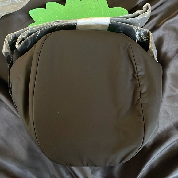 Victoria Secret pineapple cooler bag . NWT still in packaging ) - Picture 3 of 6